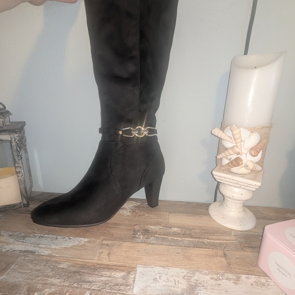Jones New York Black Heeled Boots with Gold Chain Detail - Picture 1 of 5
